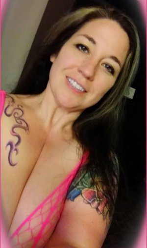 Flore-marie escort girl in North Fort Myers